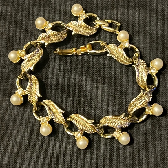 Gold Leaf Bracelet with Pearls and Organic Design - Picture 2 of 13